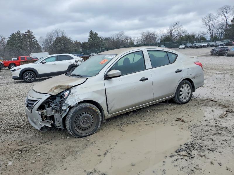 2017 Nissan Versa thumbnail 6