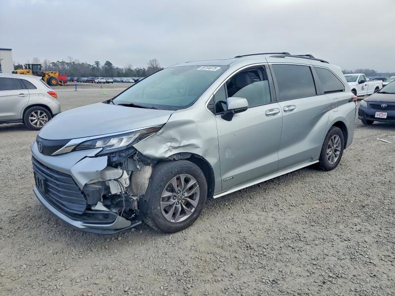 2021 Toyota Sienna thumbnail 6