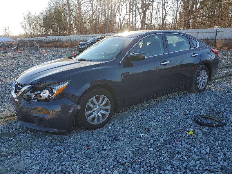 2017 Nissan Altima thumbnail 6