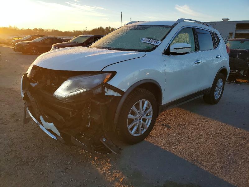 2017 Nissan Rogue thumbnail 6