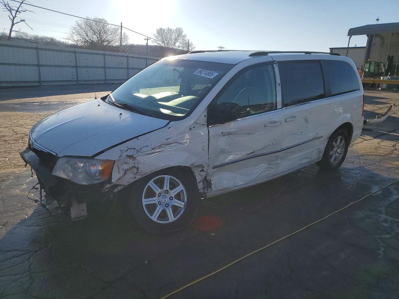 2010 Chrysler Town & Country thumbnail 6