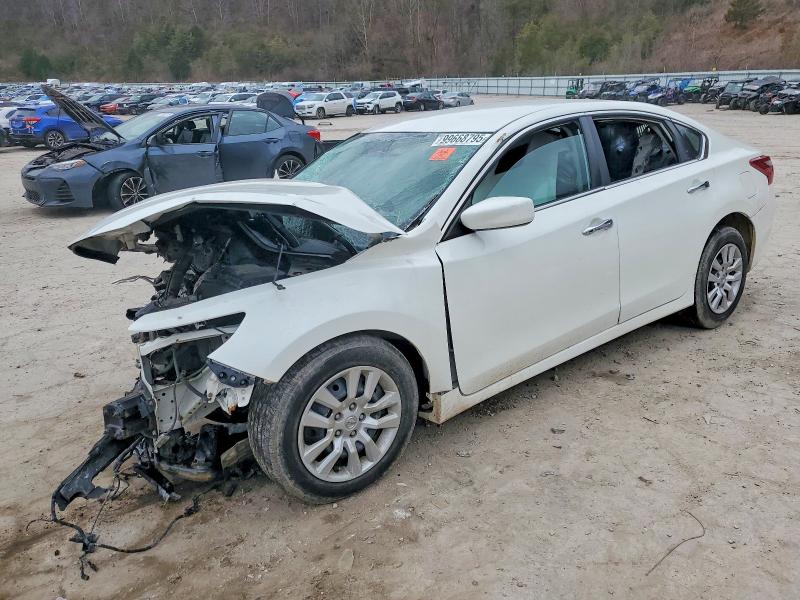 2018 Nissan Altima thumbnail 6