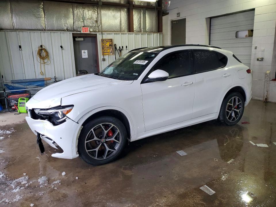 2020 Alfa Romeo Stelvio thumbnail 6