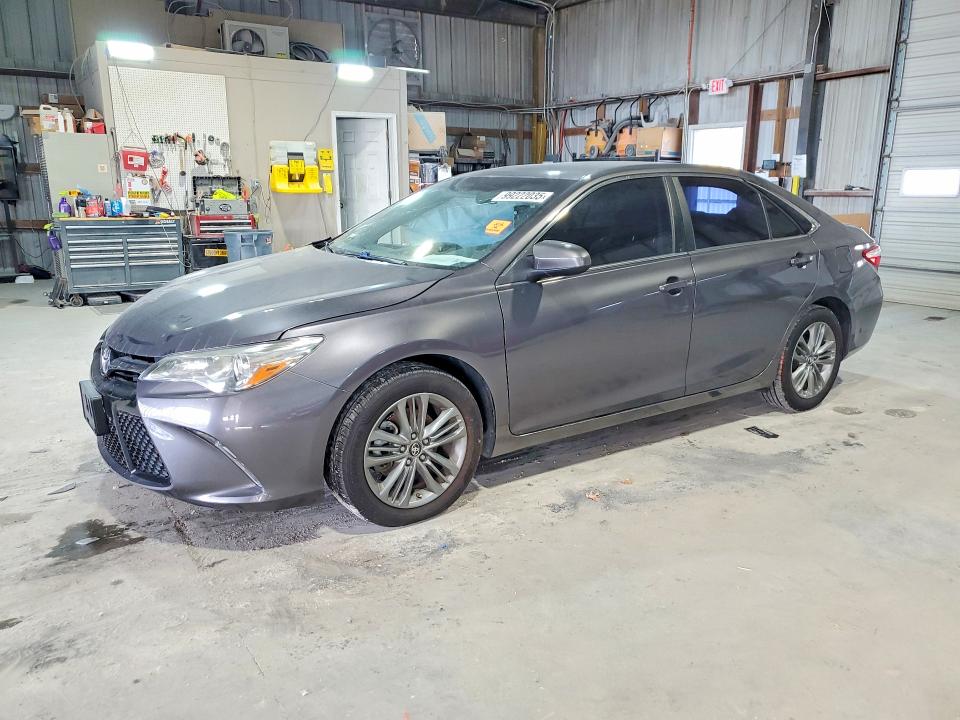 2016 Toyota Camry thumbnail 6