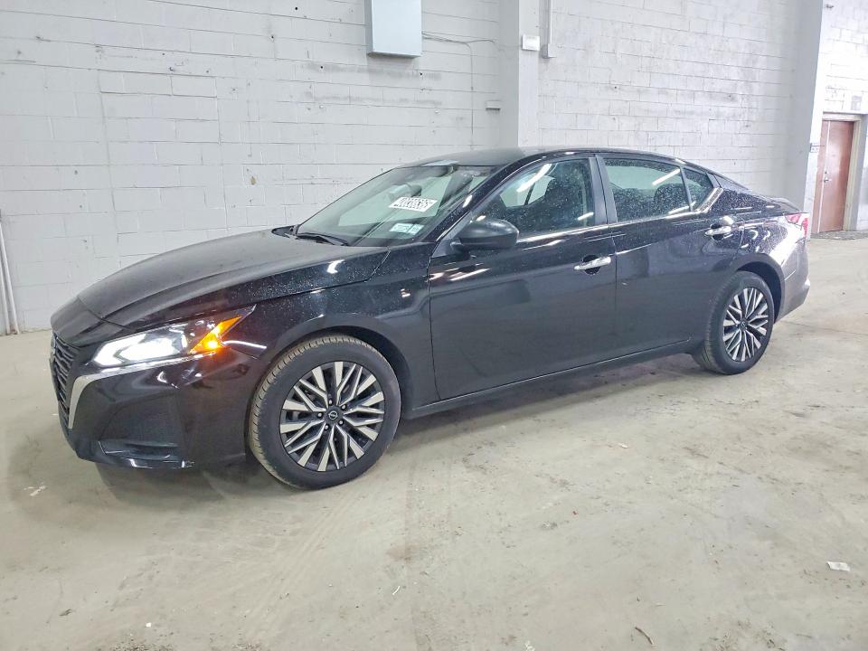 2024 Nissan Altima thumbnail 6