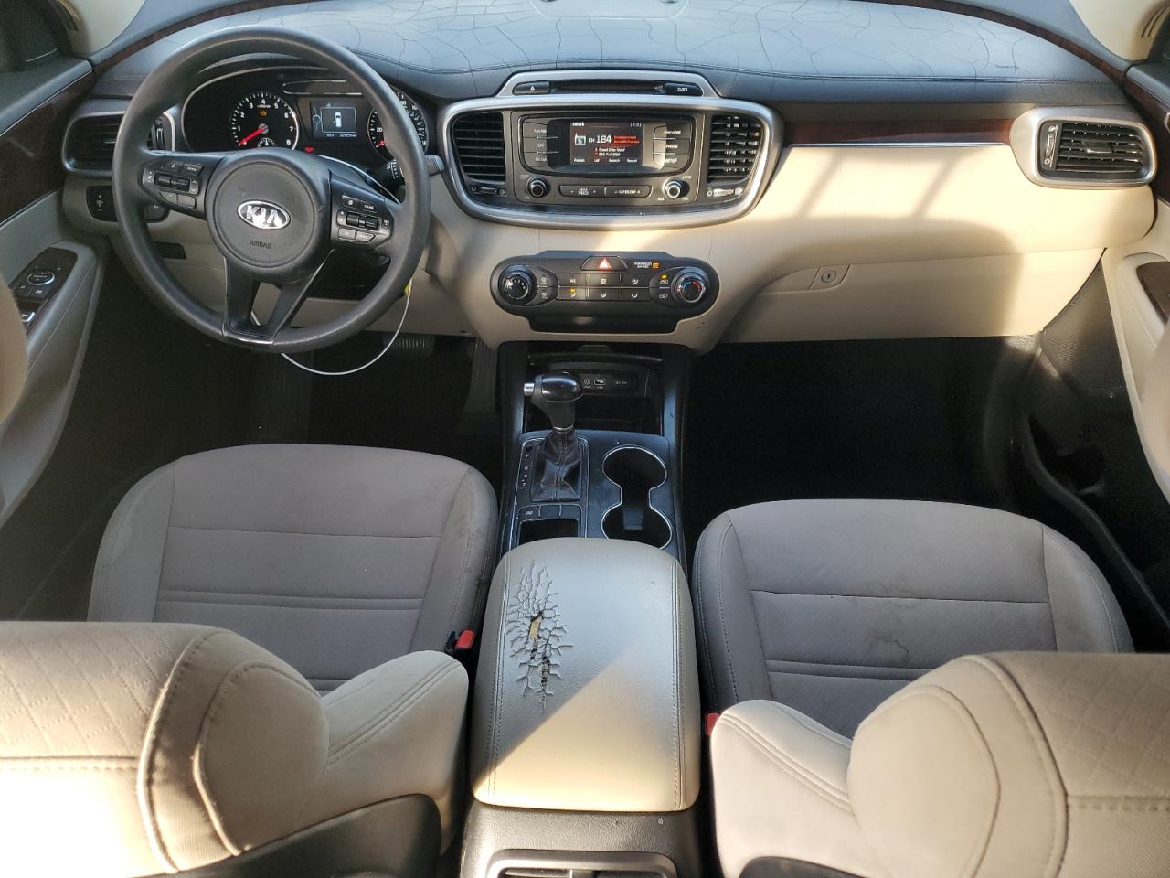 2016 Kia Sorento thumbnail 9